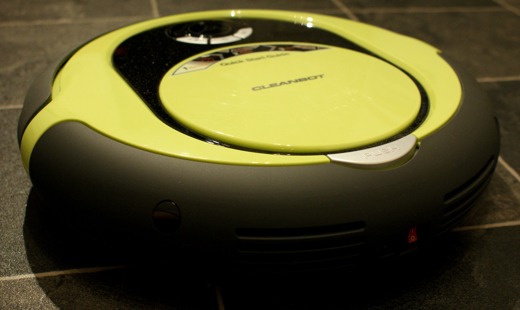 CleanBot R720 Close Up